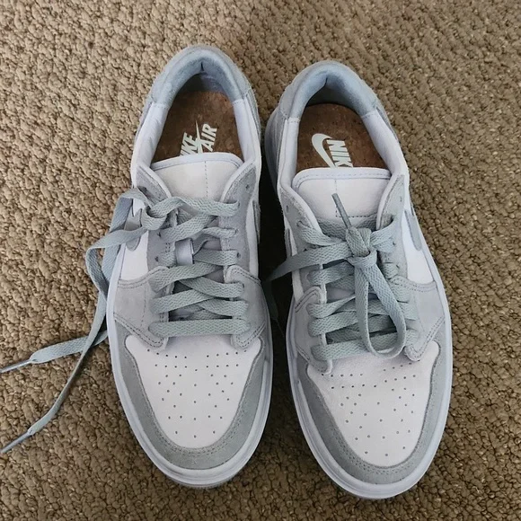 Nike Air Jordan 1 Low - Picture 4 of 8